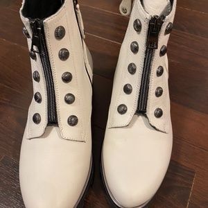 Ateliers Italian Boots (ladies) - white leather .
